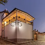 Vila White House