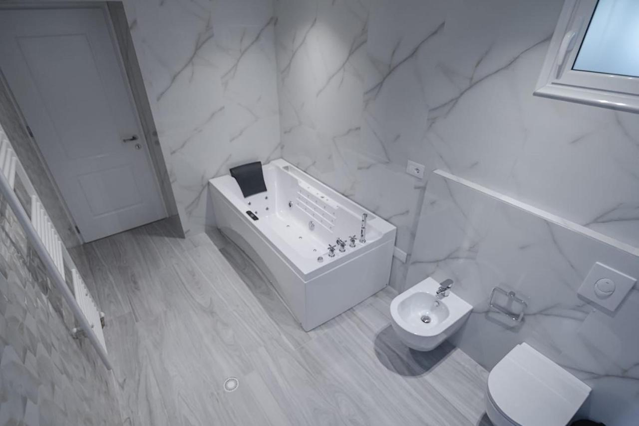 Vila White House Korce